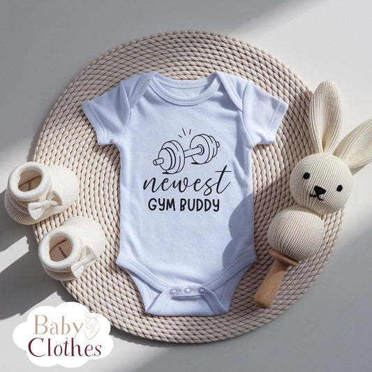 newest gym buddy baby bodysuit, cute gym baby outfit, baby announcement, newborn baby gift, daddy’s gym partner onesie®