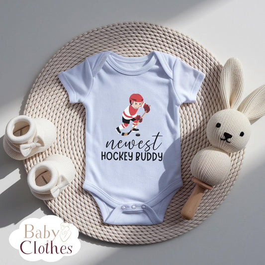 newest hockey buddy baby bodysuit, cute hockey baby outfit, baby announcement, newborn baby gift, daddy’s hockey partner onesie®