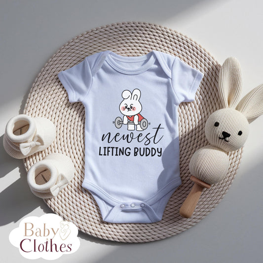 newest lifting buddy baby bodysuit, cute lifting baby outfit, baby announcement, newborn baby gift, daddy’s lifting partner onesie®